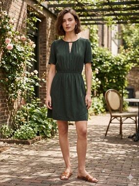 Minimum Amarante Short-Sleeve Forest Green Keyhole Waist Dress N267-30